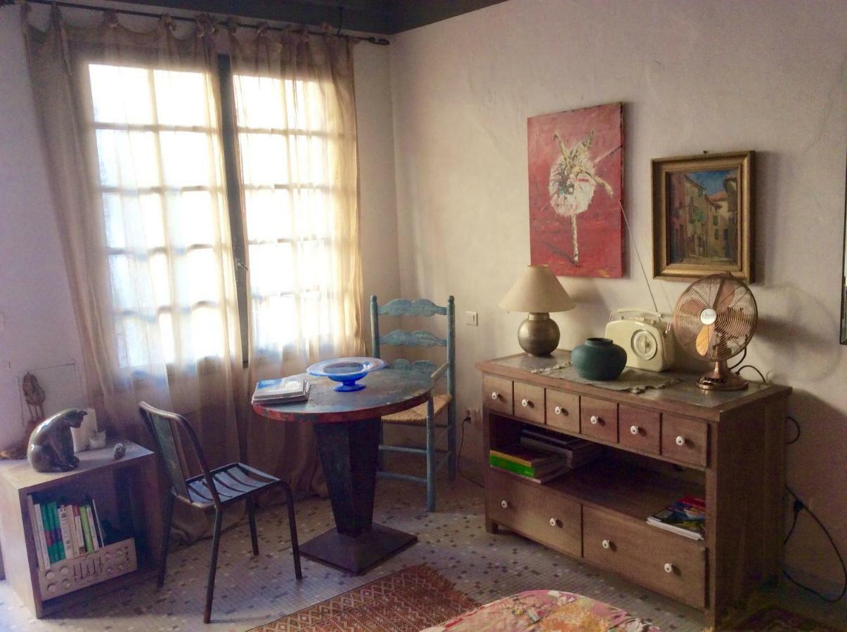 Bed and Breakfast Nid D'Artiste Saint-Quentin-la-Poterie Esterno foto